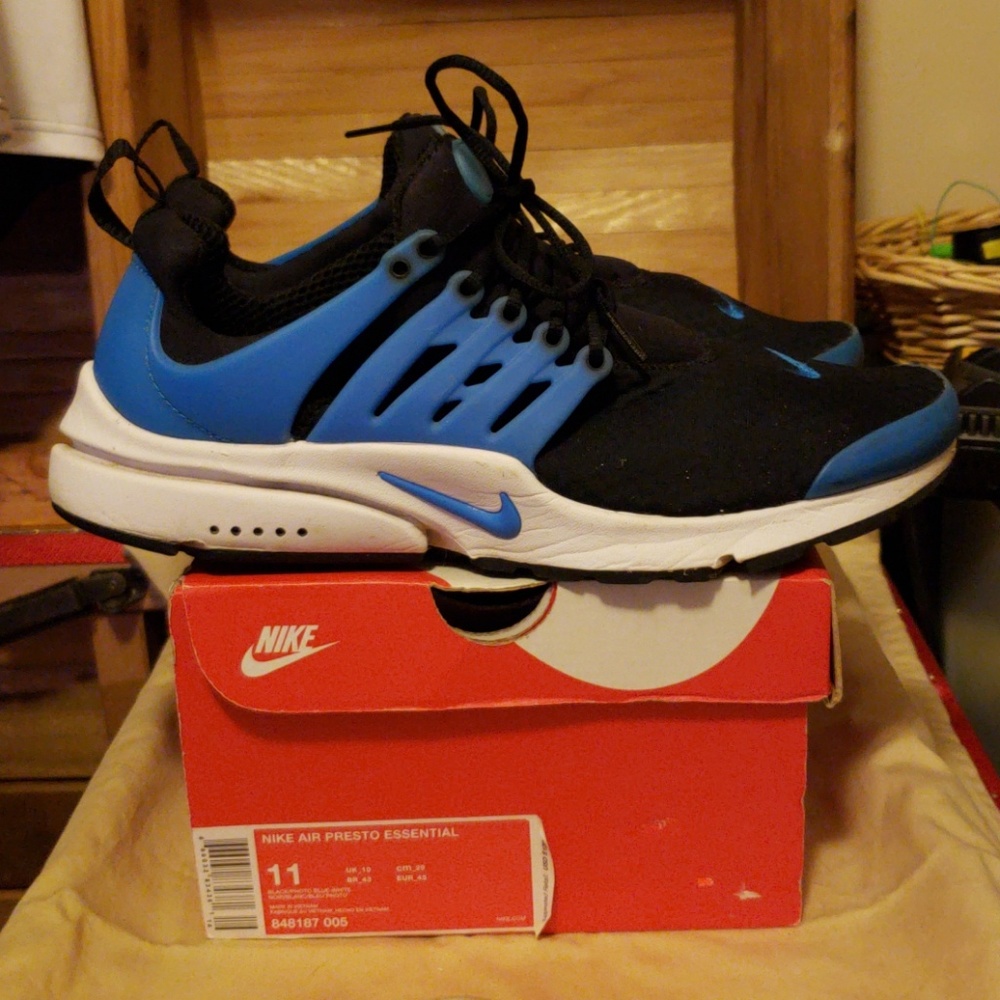 NIKE AIR PRESTO ESSENTIALS